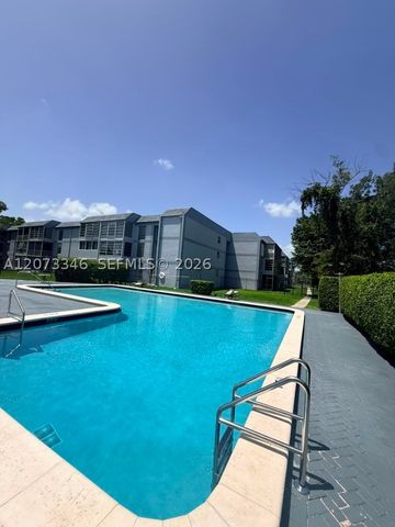 8330 Sands Point Blvd N208, Tamarac, FL 33321