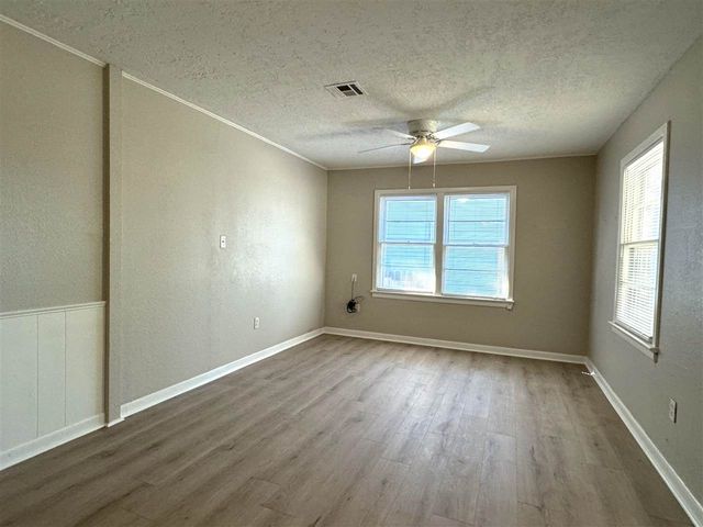 2326 NW Denver Ave, Lawton, OK 73505