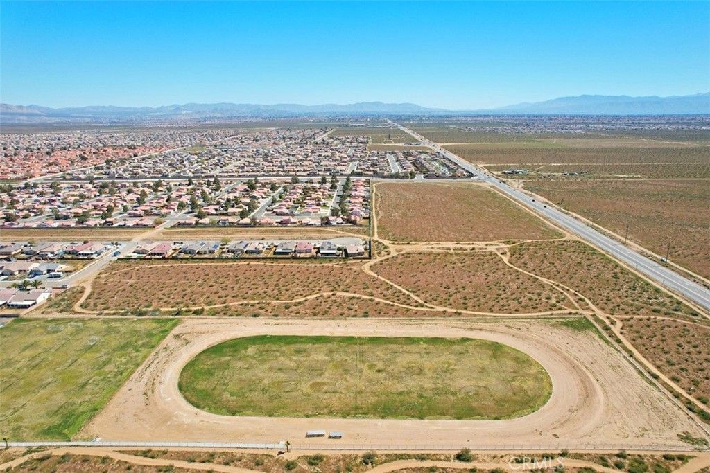 Image 7 of property listing at 5 Palmdale, Adelanto, CA 92301