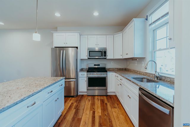 528 TRAILSIDE DR, Charlottesville, VA 22911