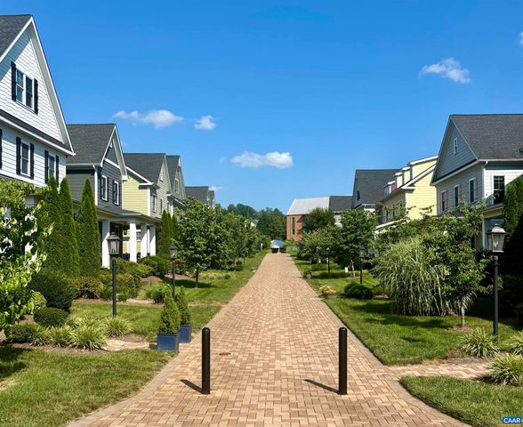 528 TRAILSIDE DR, Charlottesville, VA 22911