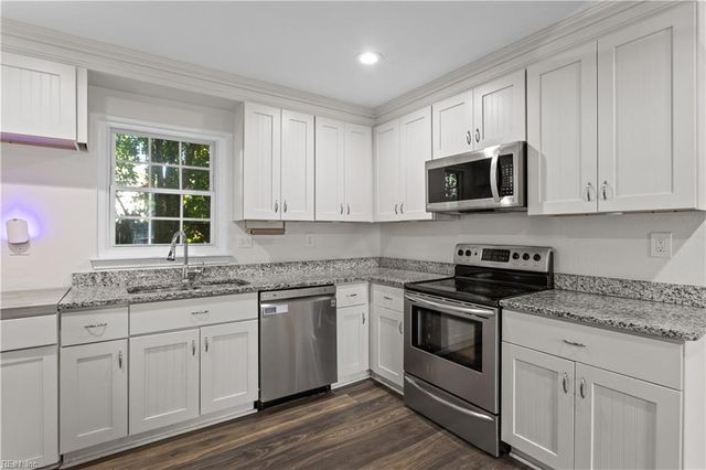 2920 Parapet CT, Chesapeake, VA 23323