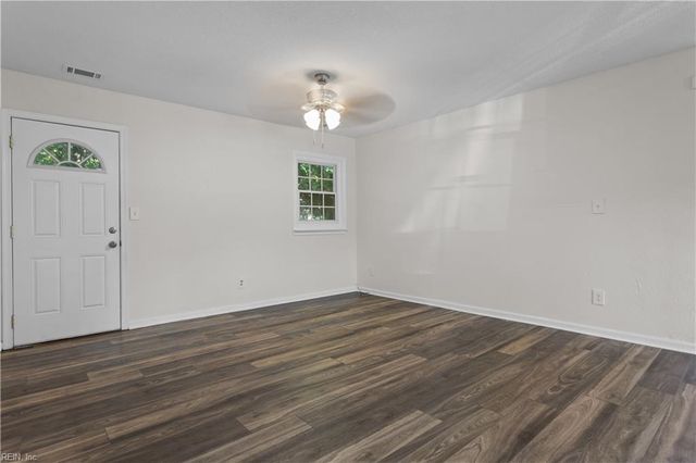 2920 Parapet CT, Chesapeake, VA 23323