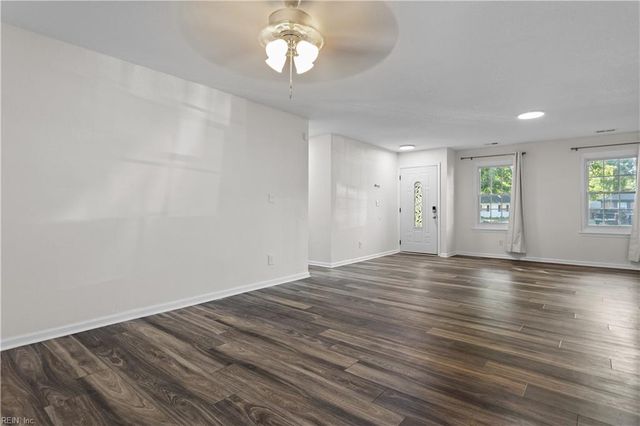 2920 Parapet CT, Chesapeake, VA 23323