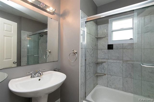 1805 Guthrie Avenue, Royal Oak, MI 48067