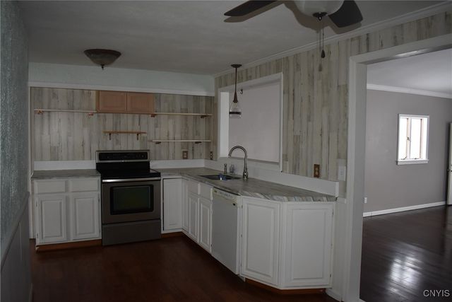 7620 Thompson Road, Cicero, NY 13212