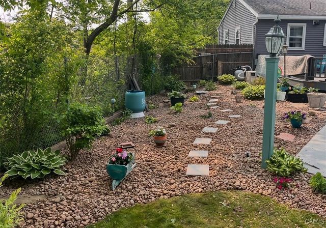 7620 Thompson Road, Cicero, NY 13212