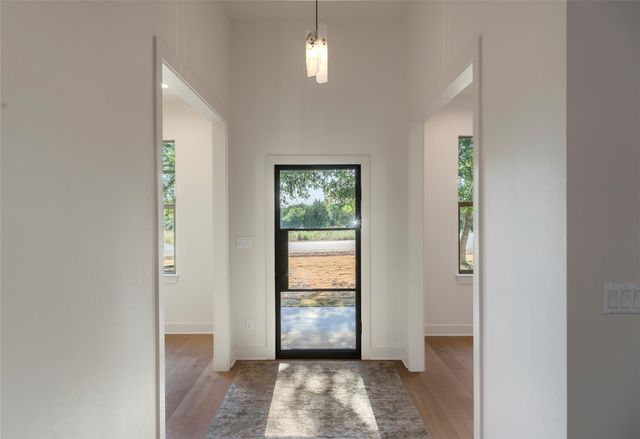 301 Onion Creek LN, Driftwood, TX 78619