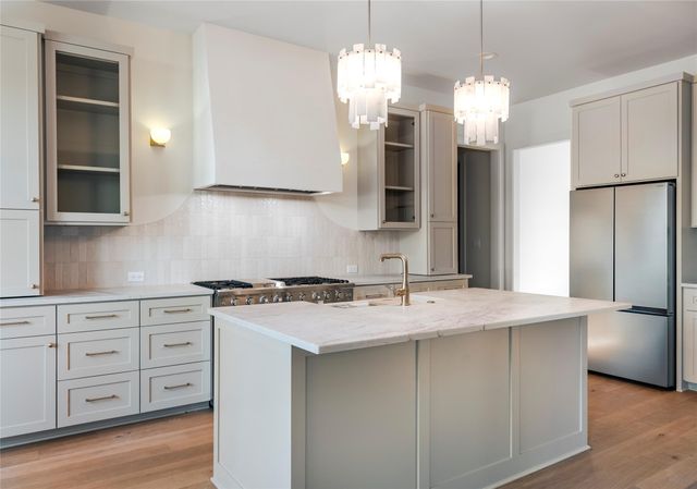 301 Onion Creek LN, Driftwood, TX 78619