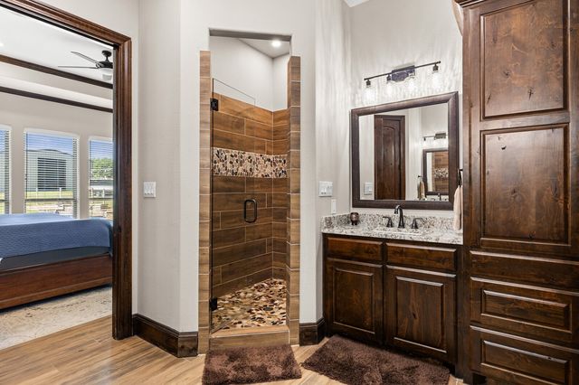 723 W Lee Avenue, Whitney, TX 76692
