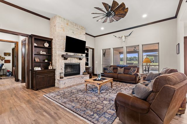 723 W Lee Avenue, Whitney, TX 76692