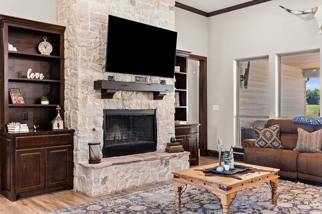 723 W Lee Avenue, Whitney, TX 76692