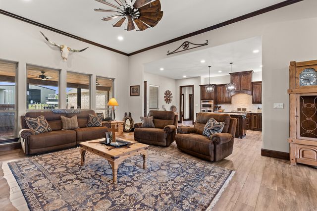 723 W Lee Avenue, Whitney, TX 76692
