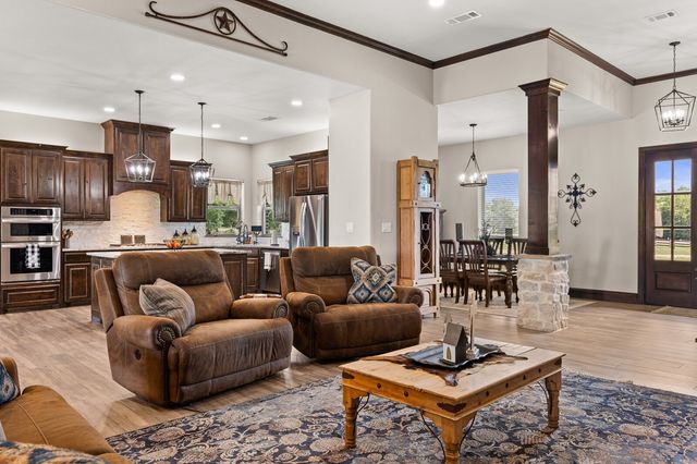 723 W Lee Avenue, Whitney, TX 76692