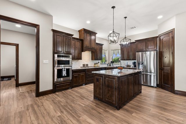 723 W Lee Avenue, Whitney, TX 76692