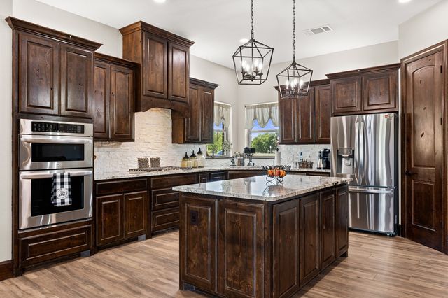 723 W Lee Avenue, Whitney, TX 76692