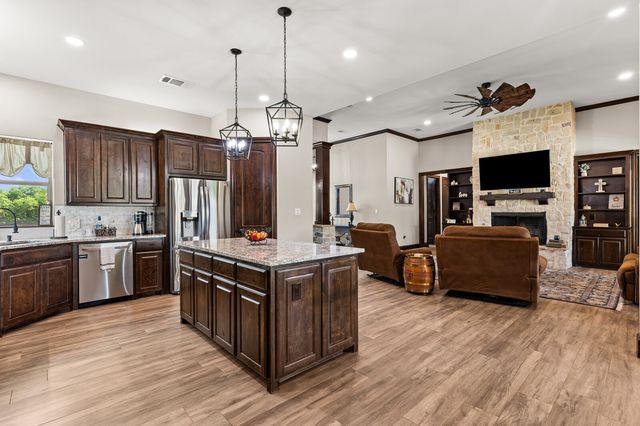 723 W Lee Avenue, Whitney, TX 76692
