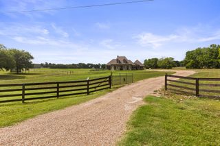 723 W Lee Avenue, Whitney, TX 76692