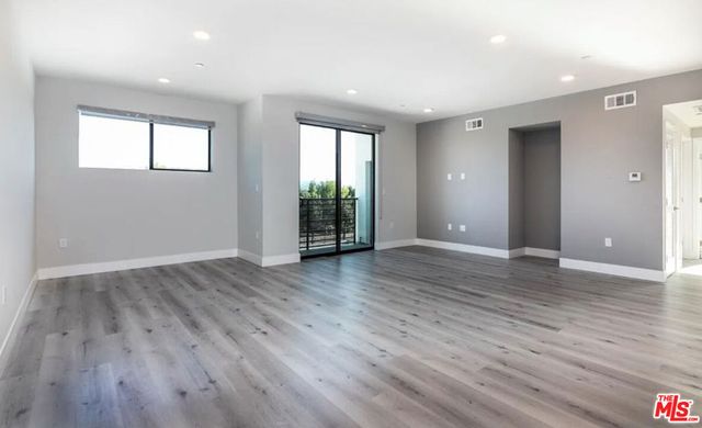 14612 Calvert Street 305, Van Nuys, CA 91411