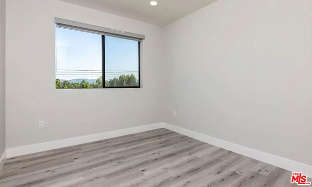 14612 Calvert Street 305, Van Nuys, CA 91411