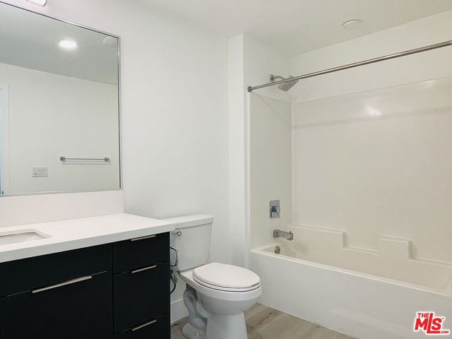 14612 Calvert Street 305, Van Nuys, CA 91411