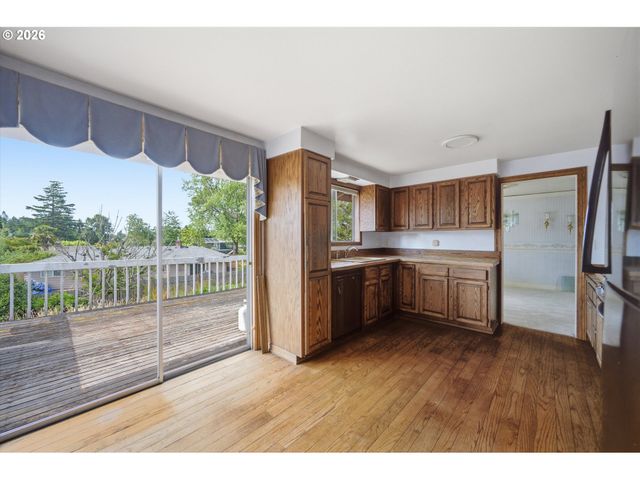 8530 Sw BIRCH St, Portland, OR 97223