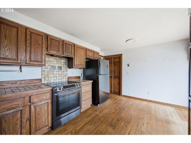 8530 Sw BIRCH St, Portland, OR 97223