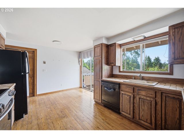 8530 Sw BIRCH St, Portland, OR 97223