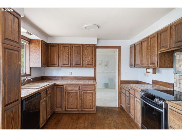8530 Sw BIRCH St, Portland, OR 97223