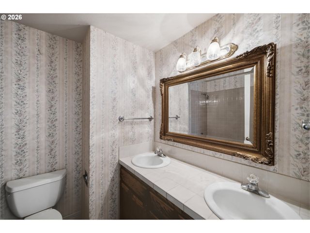 8530 Sw BIRCH St, Portland, OR 97223