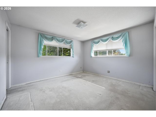 8530 Sw BIRCH St, Portland, OR 97223
