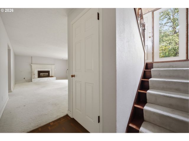8530 Sw BIRCH St, Portland, OR 97223