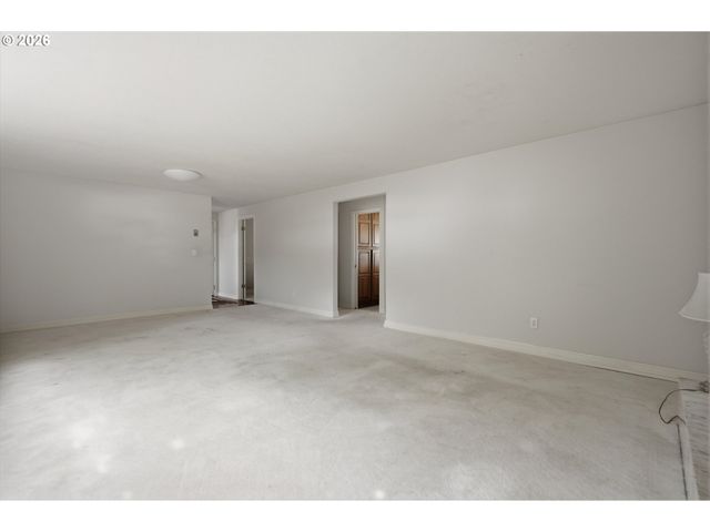 8530 Sw BIRCH St, Portland, OR 97223