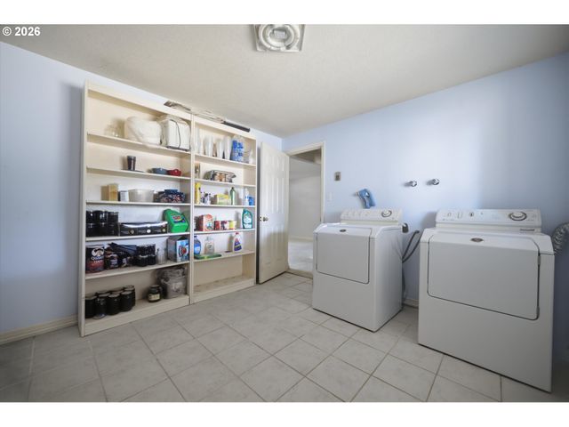 8530 Sw BIRCH St, Portland, OR 97223