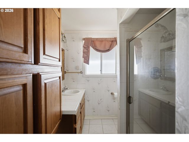 8530 Sw BIRCH St, Portland, OR 97223