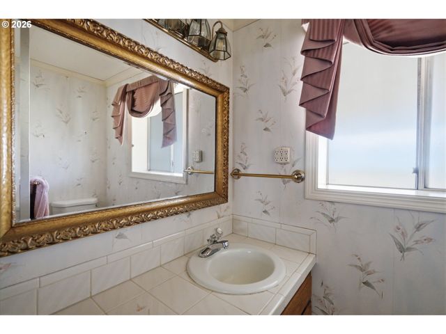 8530 Sw BIRCH St, Portland, OR 97223