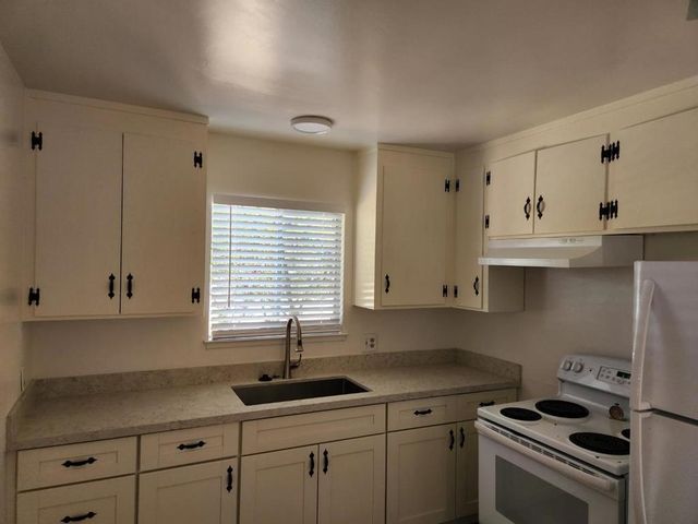 Whitehall Avenue, Campbell, CA 95008