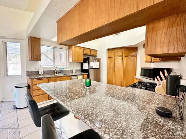 4620 Black Rock Mountain Court, Bakersfield, CA 93304