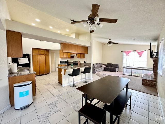 4620 Black Rock Mountain Court, Bakersfield, CA 93304