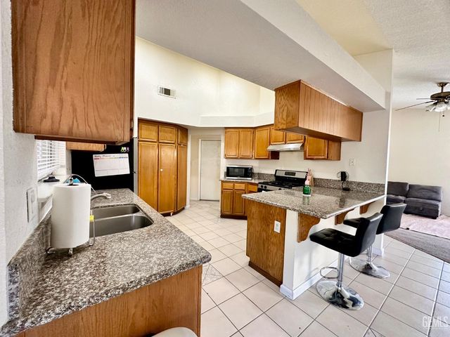 4620 Black Rock Mountain Court, Bakersfield, CA 93304