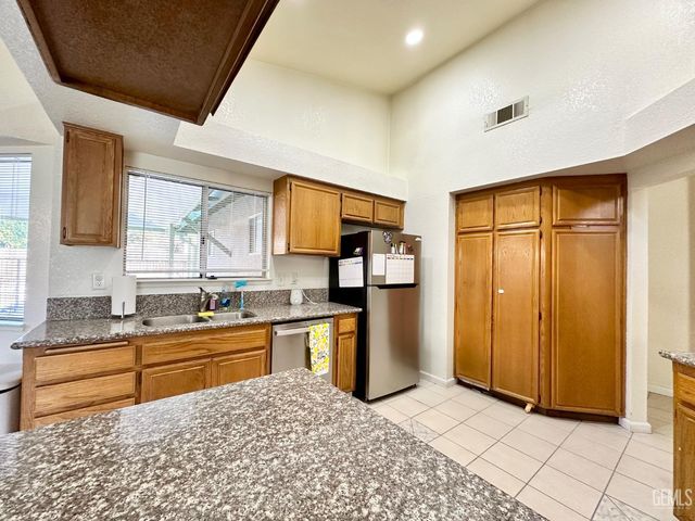 4620 Black Rock Mountain Court, Bakersfield, CA 93304