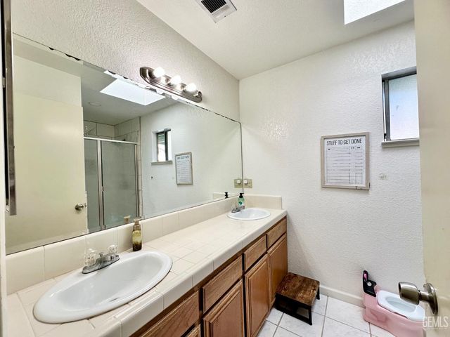 4620 Black Rock Mountain Court, Bakersfield, CA 93304