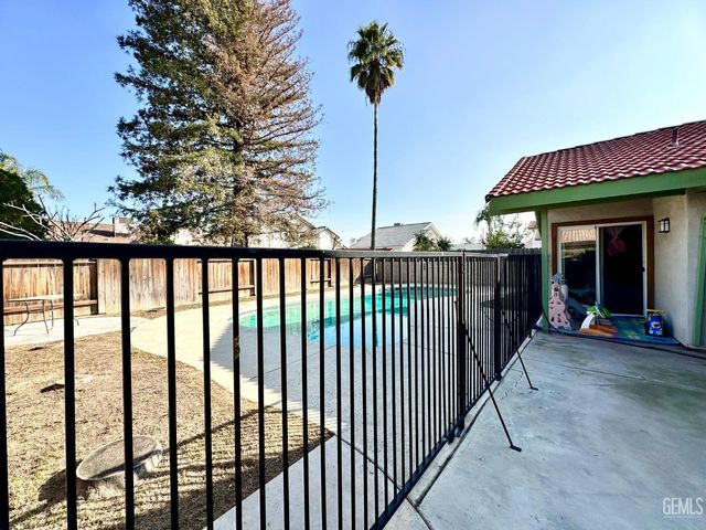4620 Black Rock Mountain Court, Bakersfield, CA 93304