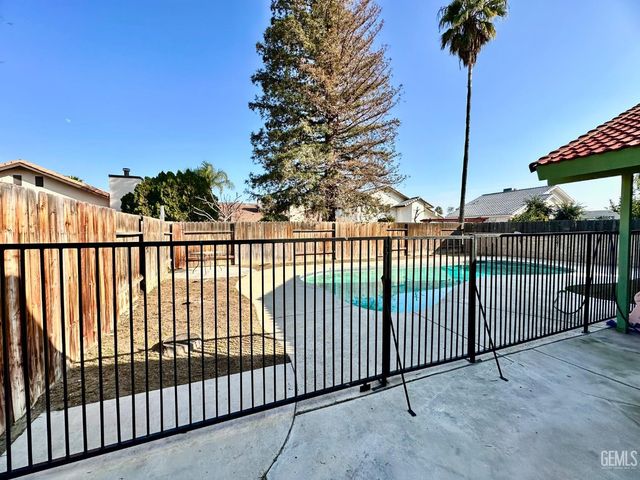 4620 Black Rock Mountain Court, Bakersfield, CA 93304