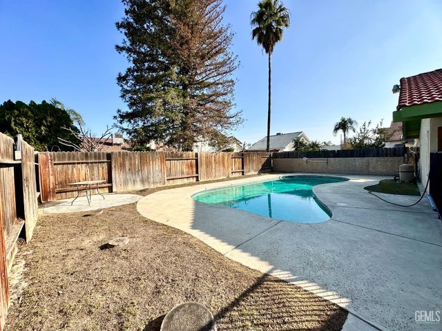 4620 Black Rock Mountain Court, Bakersfield, CA 93304