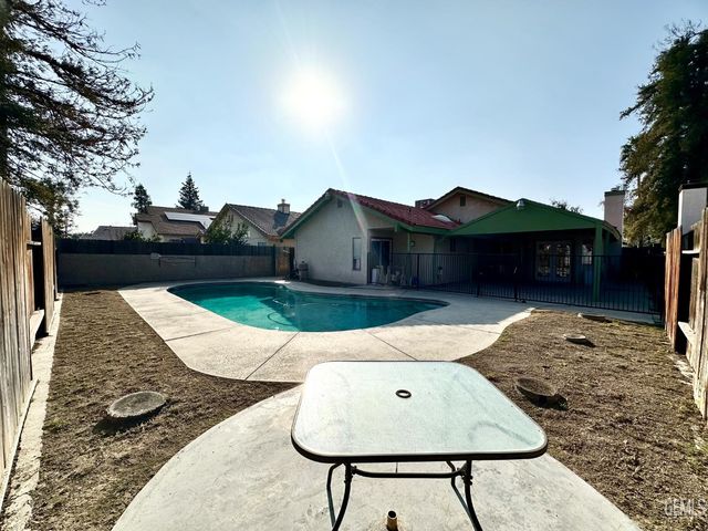 4620 Black Rock Mountain Court, Bakersfield, CA 93304