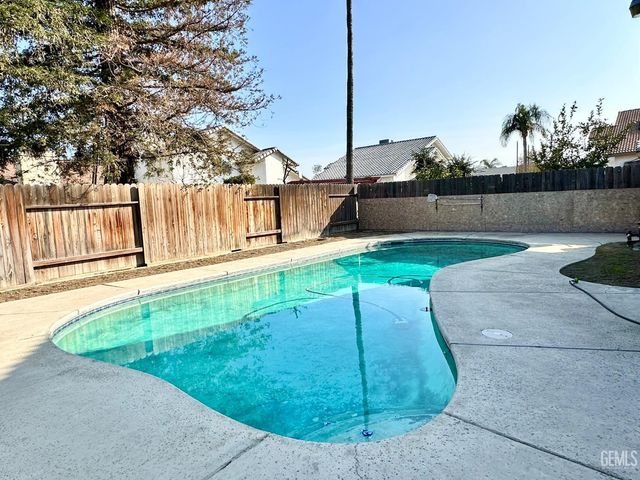 4620 Black Rock Mountain Court, Bakersfield, CA 93304