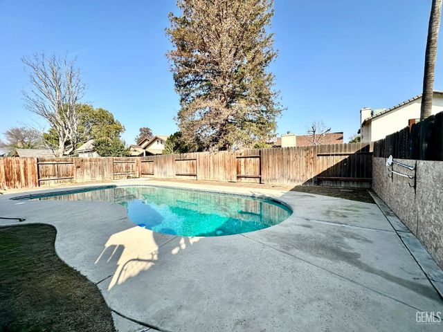 4620 Black Rock Mountain Court, Bakersfield, CA 93304