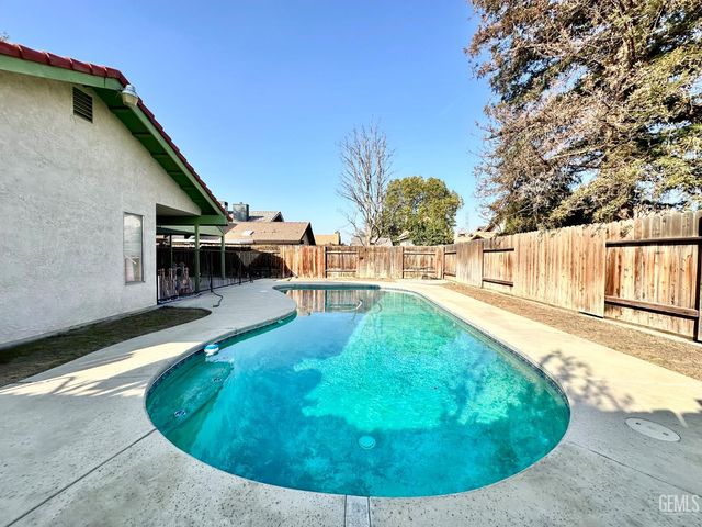 4620 Black Rock Mountain Court, Bakersfield, CA 93304