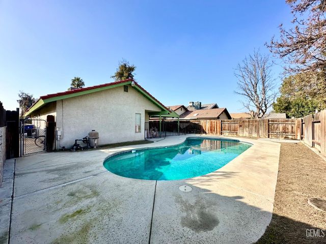 4620 Black Rock Mountain Court, Bakersfield, CA 93304